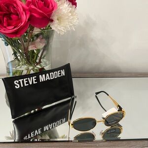 New Steve Madden Mystie Gold Frame Sunglasses with Storage Pouch
